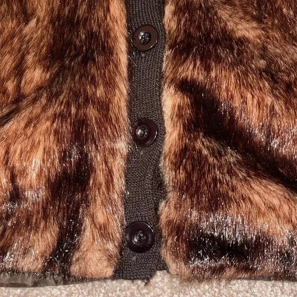 Ellen Tracy Faux Fur Vest - Brown - Large. GG - Picture 3 of 5